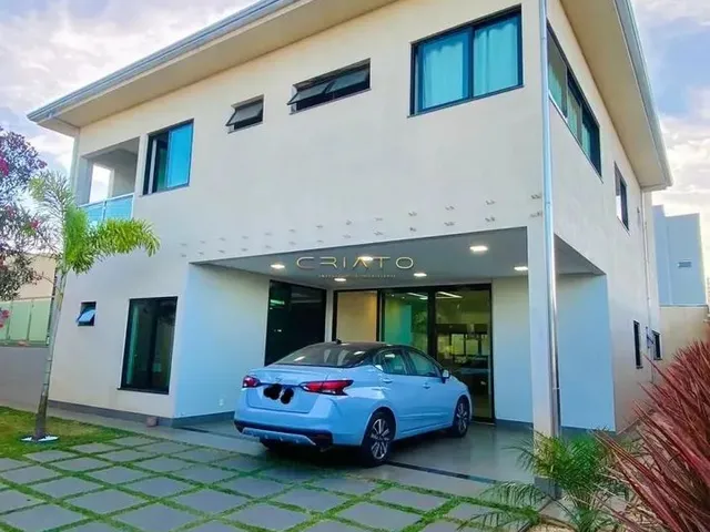 Imagem: A casa possui 4 Dormitórios, 1 Suíte, 4 Banheiros, 4