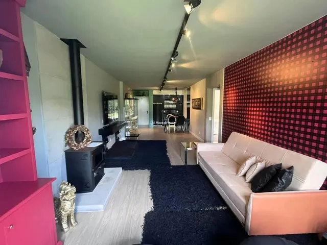 Imagem: O apartamento possui 2 Dormitórios, 1 Suíte, 2 Banheiros,