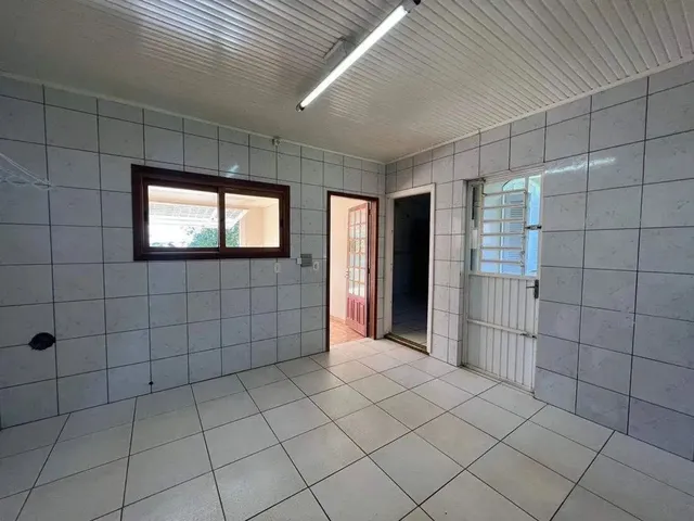 Imagem 2: Casa de 03 Dormitórios para Locação com Amplo Pátio Perto do Senai da Vera Cruz