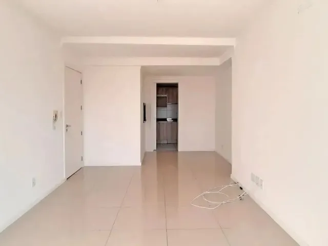 Imagem 4: Apartamento Grande com 2 Dormitórios, Sacada e Suíte com Espaço para Closet