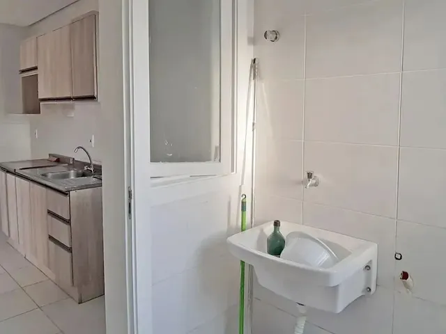 Imagem 3: Apartamento Grande com 2 Dormitórios, Sacada e Suíte com Espaço para Closet
