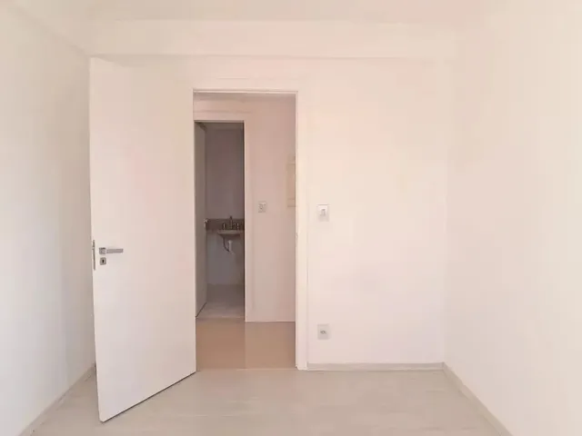Imagem 11: Apartamento Grande com 2 Dormitórios, Sacada e Suíte com Espaço para Closet