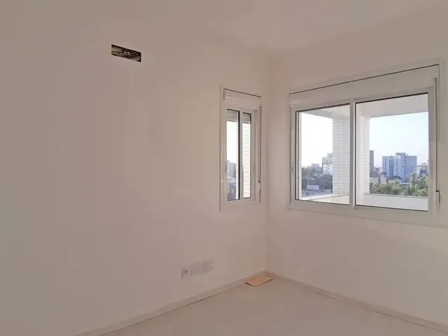 Imagem 5: Apartamento Grande com 2 Dormitórios, Sacada e Suíte com Espaço para Closet