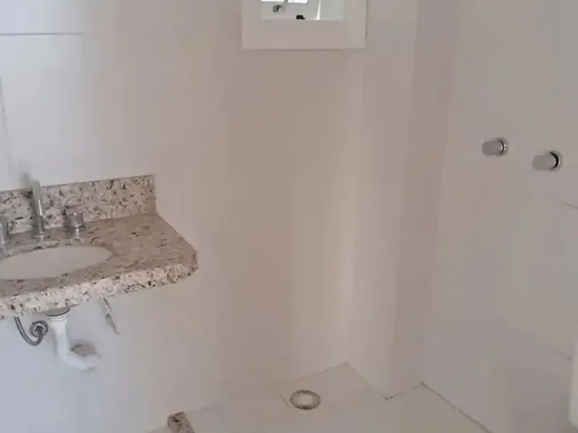 Imagem 2: Apartamento Grande com 2 Dormitórios, Sacada e Suíte com Espaço para Closet
