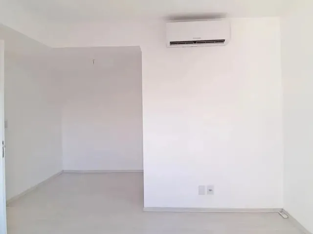Imagem 13: Apartamento Grande com 2 Dormitórios, Sacada e Suíte com Espaço para Closet