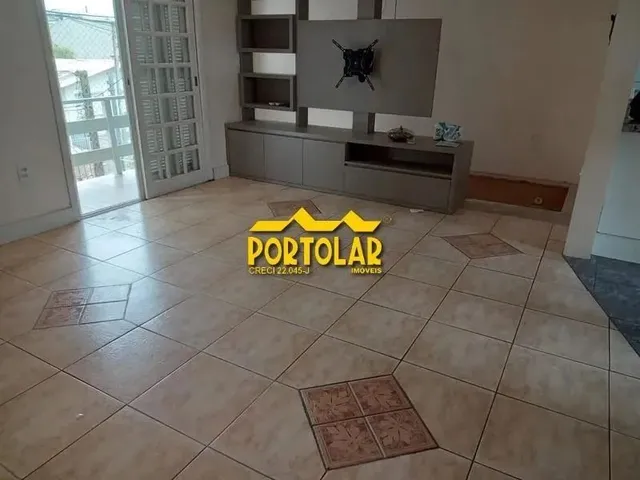Imagem 3: Casa, em Piso Superior (Segundo Pavimento), com Dois Dormitórios, Sala com Lareira