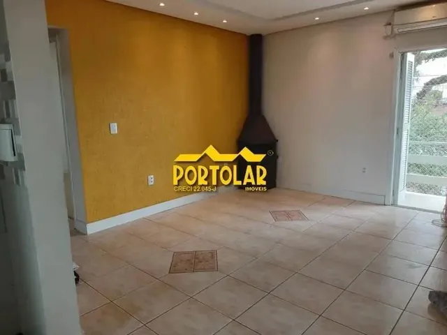 Imagem 2: Casa, em Piso Superior (Segundo Pavimento), com Dois Dormitórios, Sala com Lareira