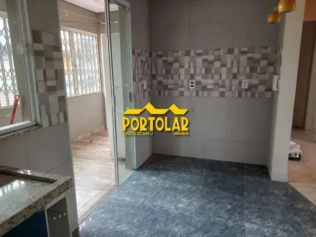 Imagem 14: Casa, em Piso Superior (Segundo Pavimento), com Dois Dormitórios, Sala com Lareira