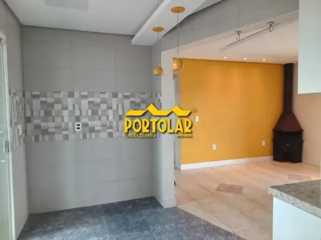 Imagem 11: Casa, em Piso Superior (Segundo Pavimento), com Dois Dormitórios, Sala com Lareira