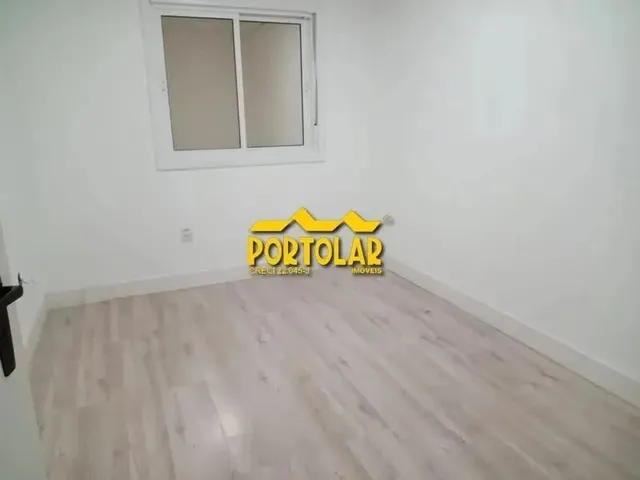 Imagem 13: Casa, em Piso Superior (Segundo Pavimento), com Dois Dormitórios, Sala com Lareira