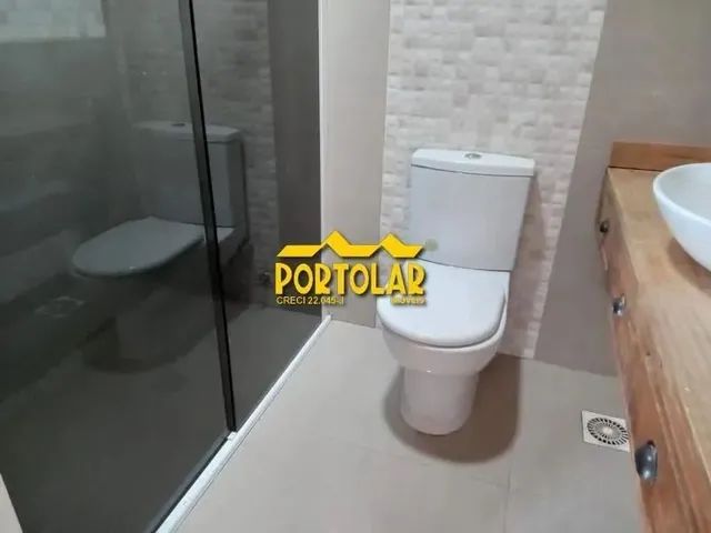 Imagem 4: Casa, em Piso Superior (Segundo Pavimento), com Dois Dormitórios, Sala com Lareira
