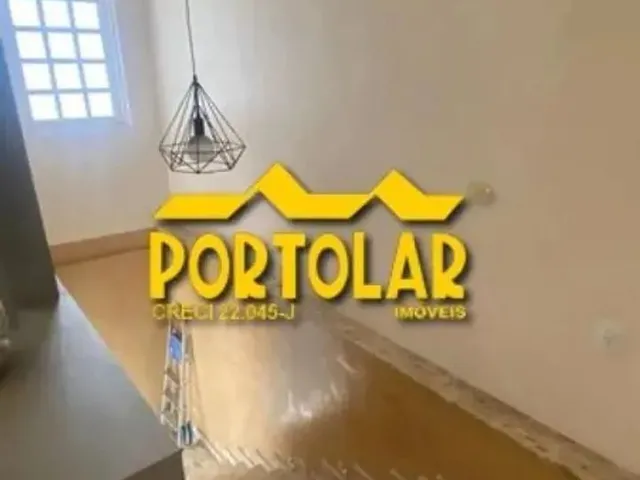 Imagem 7: Casa, em Piso Superior (Segundo Pavimento), com Dois Dormitórios, Sala com Lareira