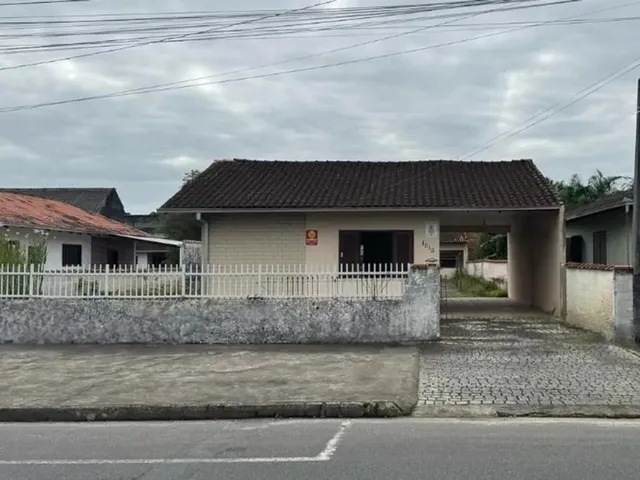 Imagem: A casa possui 2 Dormitórios, 1 Banheiro, 1 Vaga na
