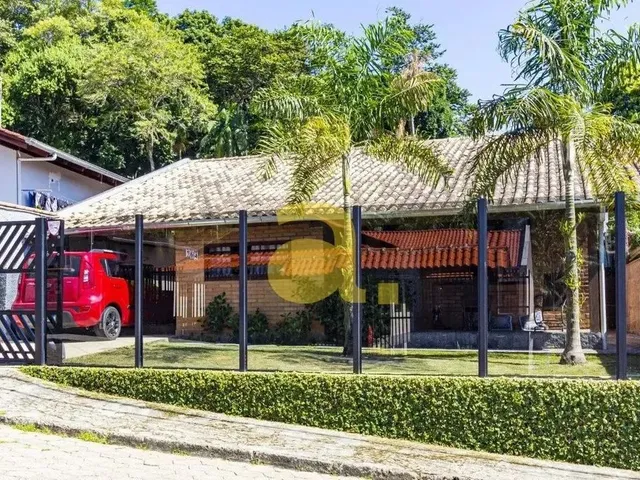 Imagem: Casa com Piscina e Área de Festas