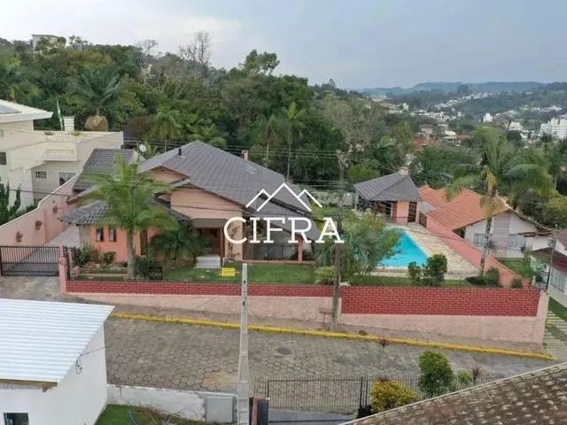 Imagem 1: Casa de Alvenaria - Venda - 03 Dormitórios - 288M2 - Semi Mobiliada - Piscina - Ladeira