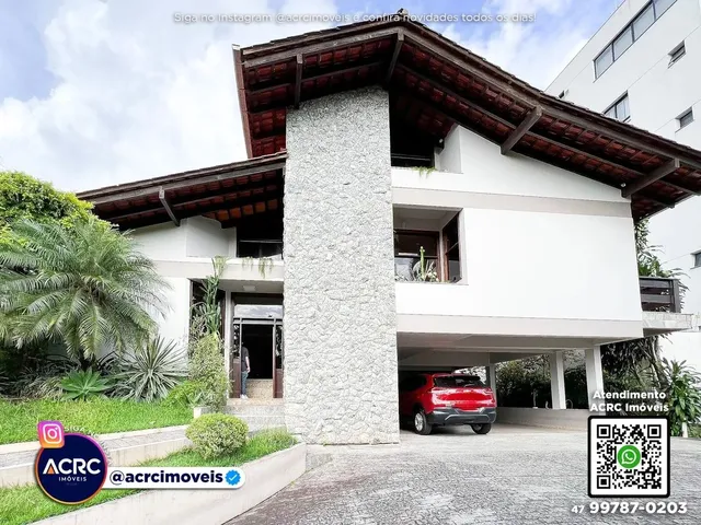 Imagem: A casa possui 3 Dormitórios, 3 Suítes, 5 Banheiros, 4
