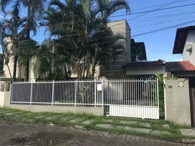 Imagem: A casa possui 3 Dormitórios, 1 Suíte, 3 Banheiros, 1 Vaga