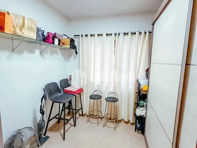 Imagem 3: Casa Baixa Semi Mobiliada de 3 Quartos com Passagem Lateral