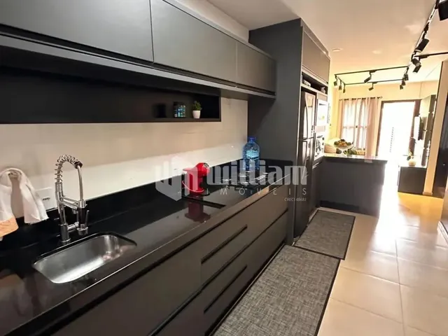 Imagem 2: Casa Baixa Semi Mobiliada de 3 Quartos com Passagem Lateral