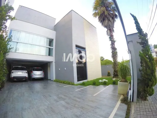 Imagem: Casa com 4 Suítes no Centro de Jaraguá