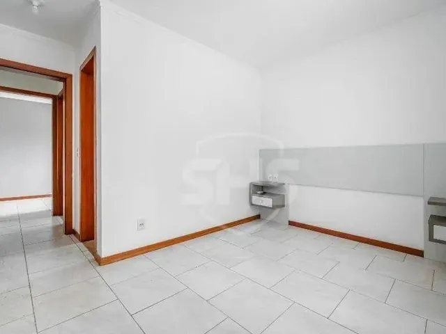 Imagem 2: Apartamento com 2 Dormitórios À Venda, 76 M² por R$ 380.000,00 - Água Verde