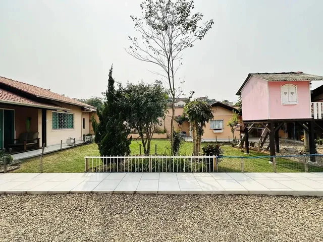 Imagem: 2 Lindas Casas Edificadas em Um Terreno