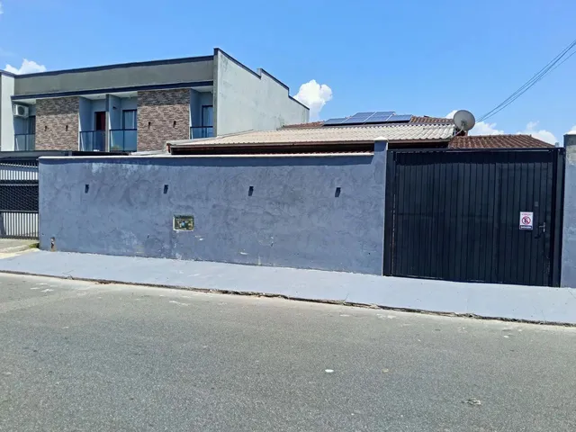 Imagem: A casa possui 3 Dormitórios, 1 Banheiro, 3 Vagas na