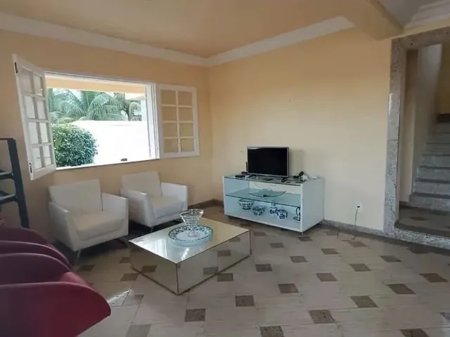 Imagem 9: Imóvel para Aluguel Possui 300 Metros Quadrados com 4 Quartos em Renascer - Phoc II