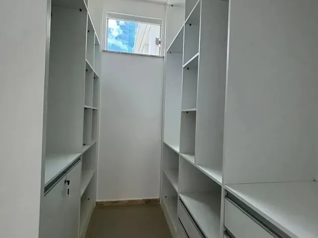 Imagem 2: Alugo Casa Mobiliada com Três Suítes Sendo Uma Master. Tem Energia Solal, com 300M2,.