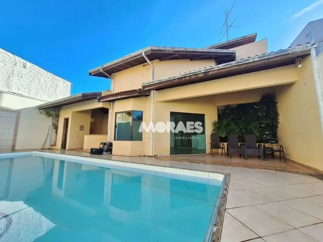 Imagem: A casa possui 2 Dormitórios, 2 Suítes, 4 Banheiros, 3