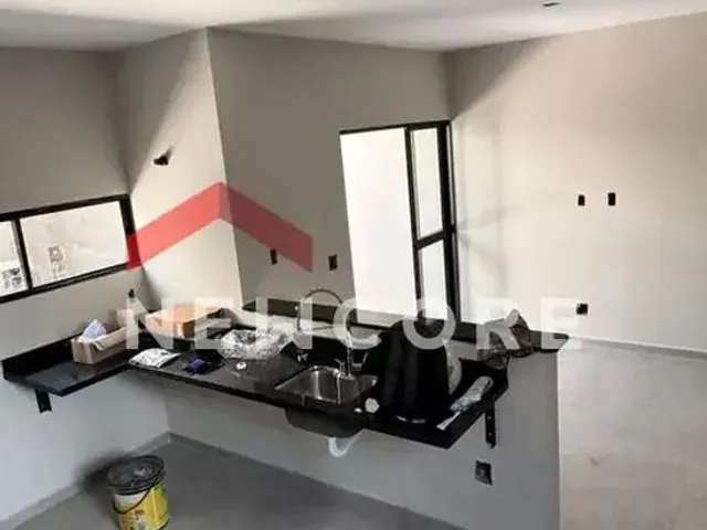 Imagem: A casa possui 2 Dormitórios, 1 Suíte, 2 Banheiros, 3