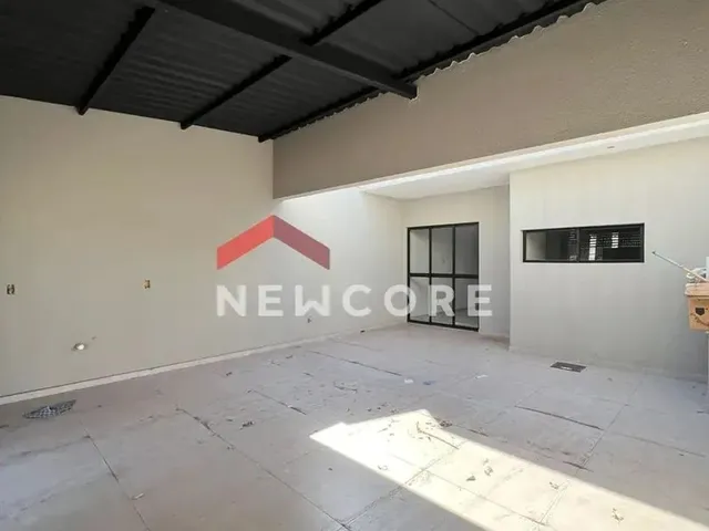 Imagem: A casa possui 2 Dormitórios, 1 Suíte, 2 Banheiros, 3