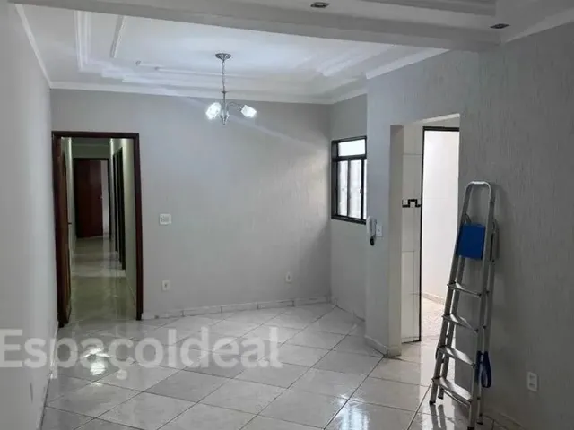 Imagem: A casa possui 3 Dormitórios, 1 Suíte, 2 Banheiros, 2