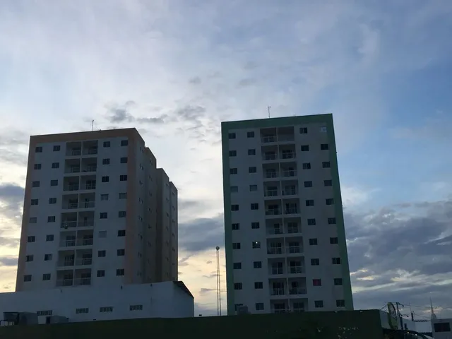 Imagem: O apartamento possui 2 Dormitórios, 1 Suíte, 2 Banheiros,