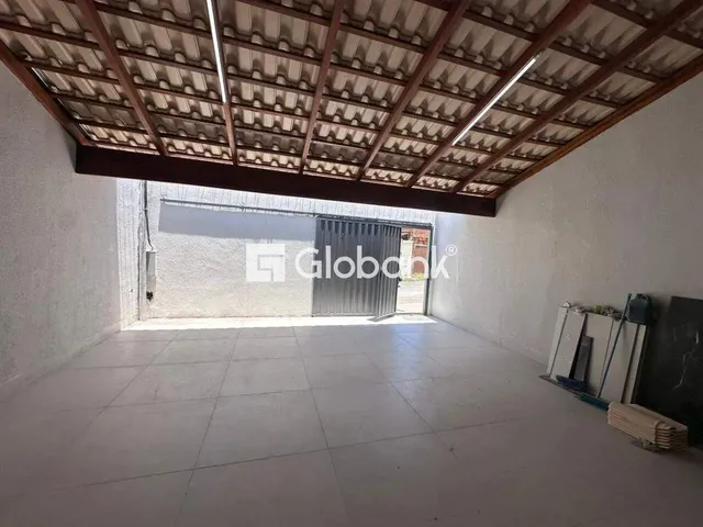 Imagem 11: Casa 3 Dormitórios com Suíte, Quintal e Área de Serviço em Canelas, Montes Claros