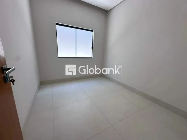 Imagem 7: Casa 3 Dormitórios com Suíte, Quintal e Área de Serviço em Canelas, Montes Claros