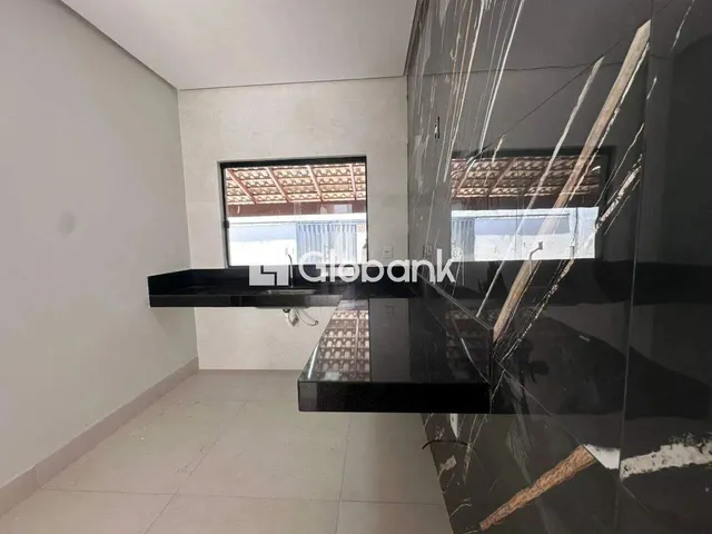 Imagem 9: Casa 3 Dormitórios com Suíte, Quintal e Área de Serviço em Canelas, Montes Claros