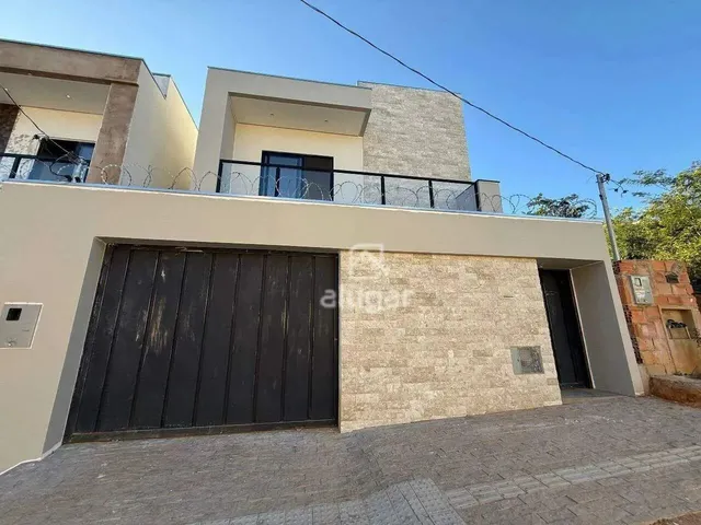 Imagem: Casa À Venda, 3 Quartos, 1 Suíte, 2 Vagas