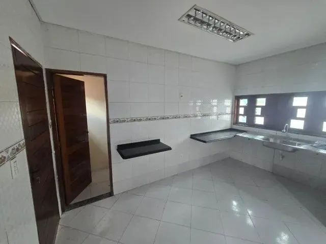 Imagem 2: Casa em Araripina com 4 Quartos e Garagem para 2 Carros no Centro