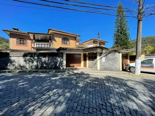 Imagem: Casa À Venda 4 Quartos, 2 Suites, 10 Vagas