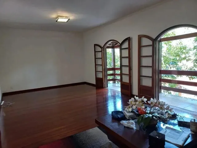 Imagem: Casa À Venda 3 Quartos, 3 Vagas, 318M²