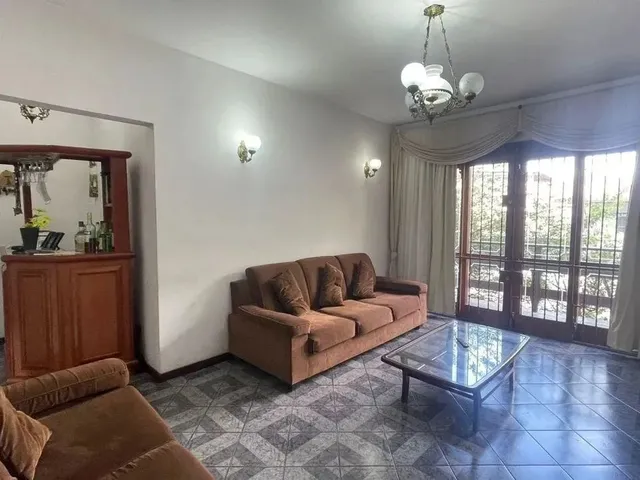 Imagem: A casa possui 3 Dormitórios, 1 Suíte, 3 Banheiros, 5