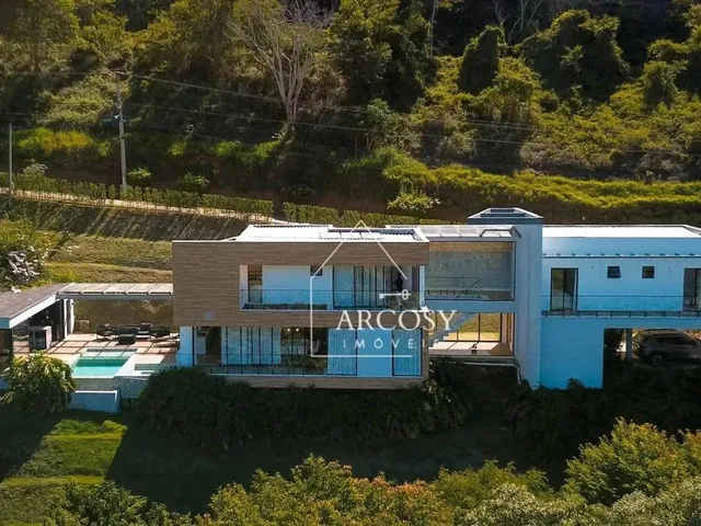 Imagem 1: Casa com 4 Dormitórios À Venda por R$ 2.750.000,00 - Pedro do Rio - Petrópolis/Rj