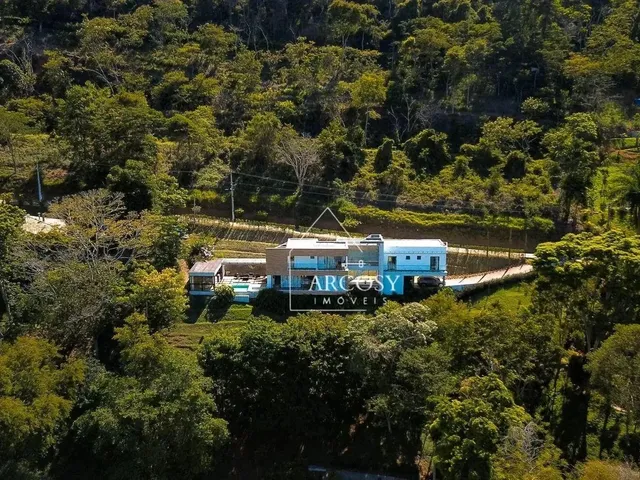 Imagem 2: Casa com 4 Dormitórios À Venda por R$ 2.750.000,00 - Pedro do Rio - Petrópolis/Rj