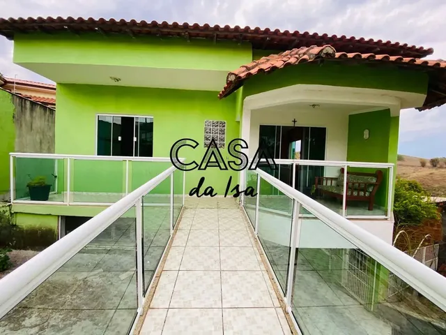 Imagem: A casa possui 4 Dormitórios, 3 Banheiros, 2 Vagas na