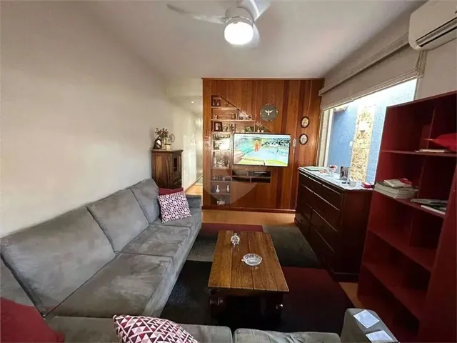 Imagem: Casa com 4 Quartos À Venda em Conforto