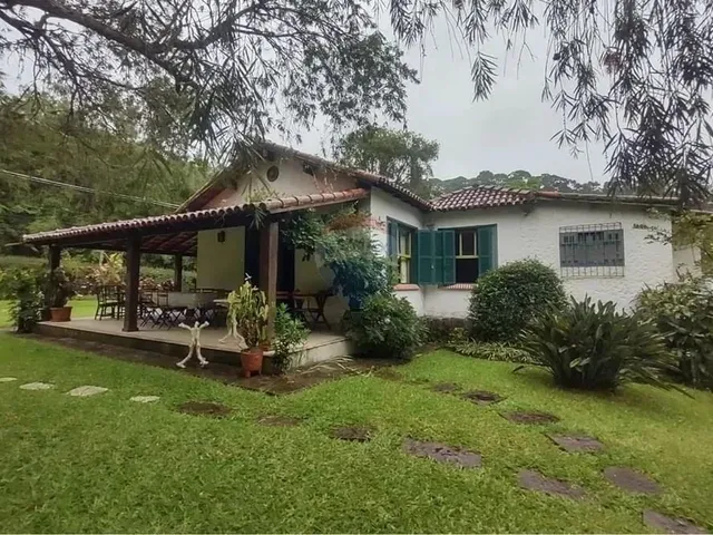 Imagem: Casa Encantadora À Venda com 4 Quartos