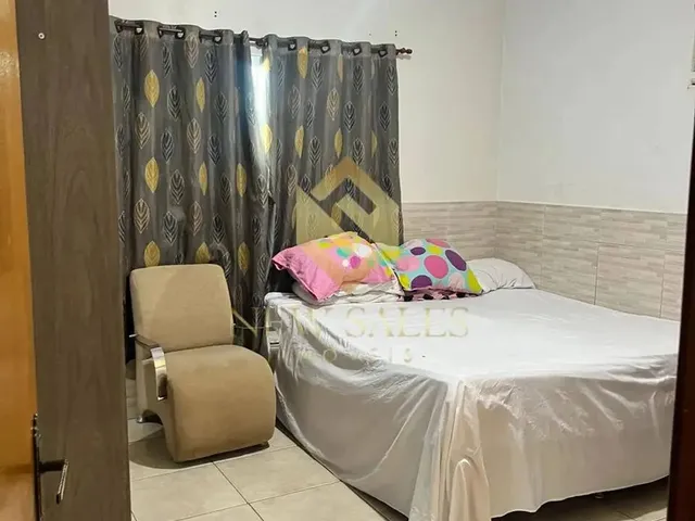 Imagem 2: Casa- 3 Quartos, 1 Suíte, 220M², 2 Vagas, Piscina, Armários- Setor Garavelo