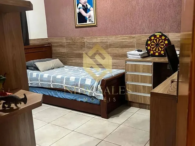 Imagem 7: Casa- 3 Quartos, 1 Suíte, 220M², 2 Vagas, Piscina, Armários- Setor Garavelo