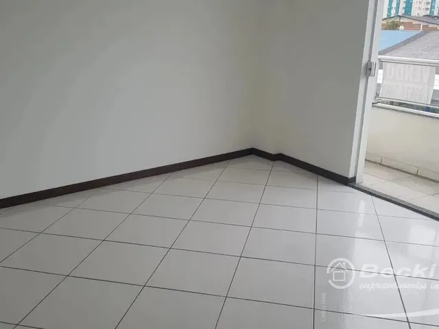 Imagem: O apartamento possui 2 Dormitórios, 1 Banheiro, 1 Vaga na